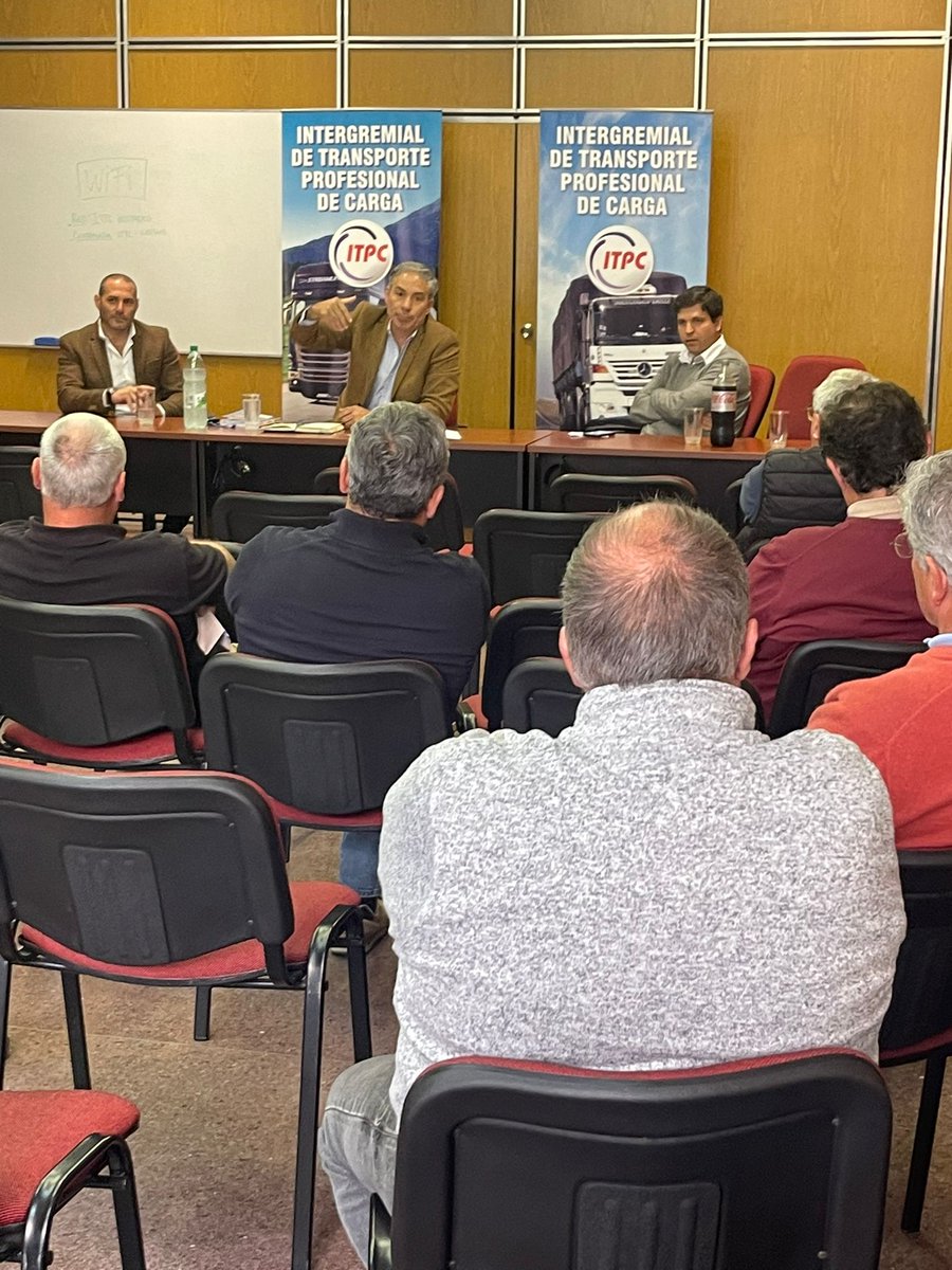 Hoy <a href="/RobertSilvaUy/">Robert Silva</a> candidato a la Vicepresidencia por el <a href="/PartidoColorado/">Partido Colorado</a>, y el asesor Marcos Fernández, visitaron la ITPC para la última reunión del ciclo ¨Agenda para el transporte de carga terrestre 2025-2030¨.
Gracias por la visita y el diálogo.