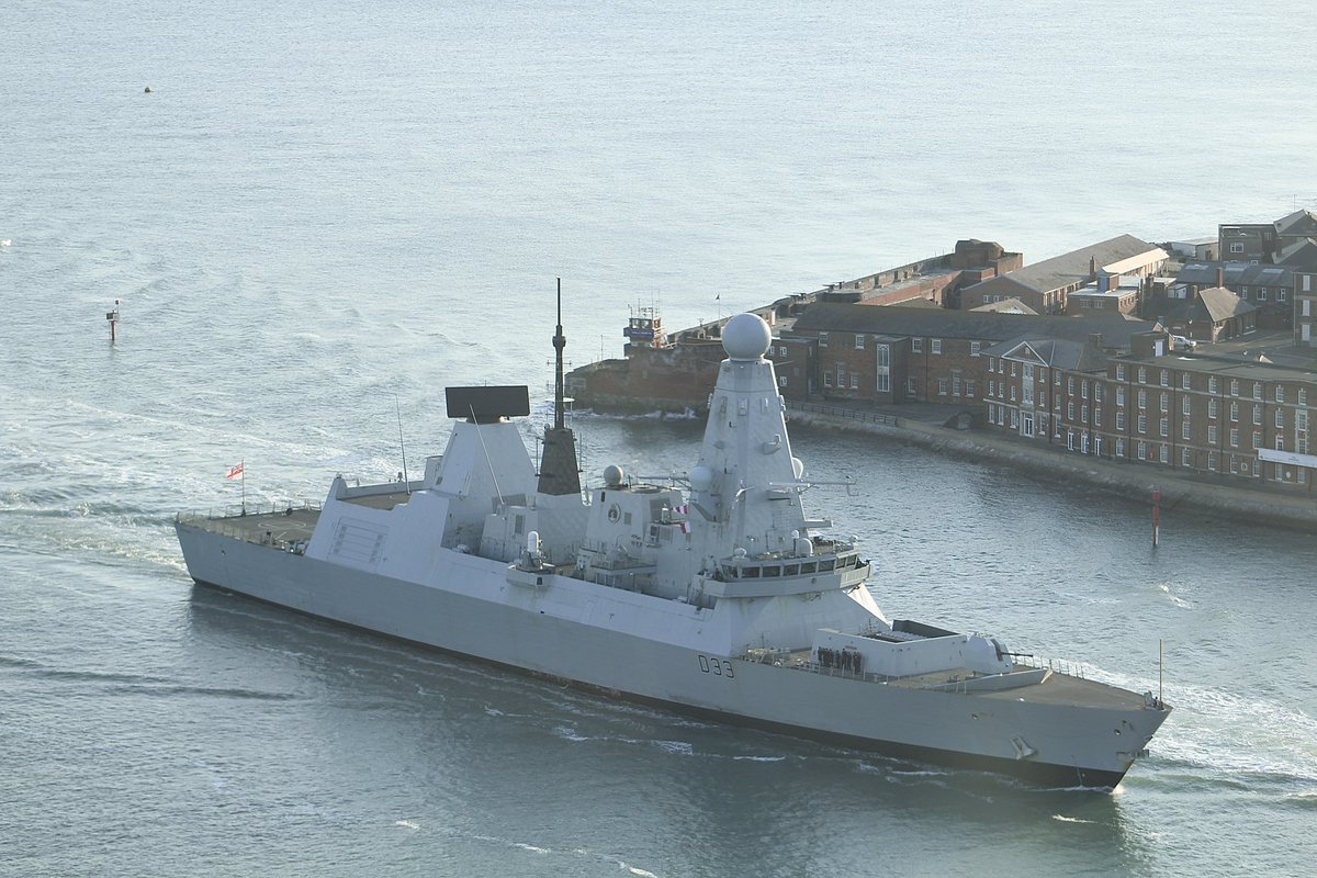 📸👋🏻<a href="/HMSDauntless/">HMS Dauntless</a>  makes her way back into Portsmouth this afternoon <a href="/NavyLookout/">Navy Lookout</a>
<a href="/WarshipCam/">WarshipCam</a> 
<a href="/UKForcesTracker/">UK Forces Tracker</a> 
<a href="/FredsDotW/">Freddie Webb</a> 
<a href="/georgeemmett8/">George Emmett</a>