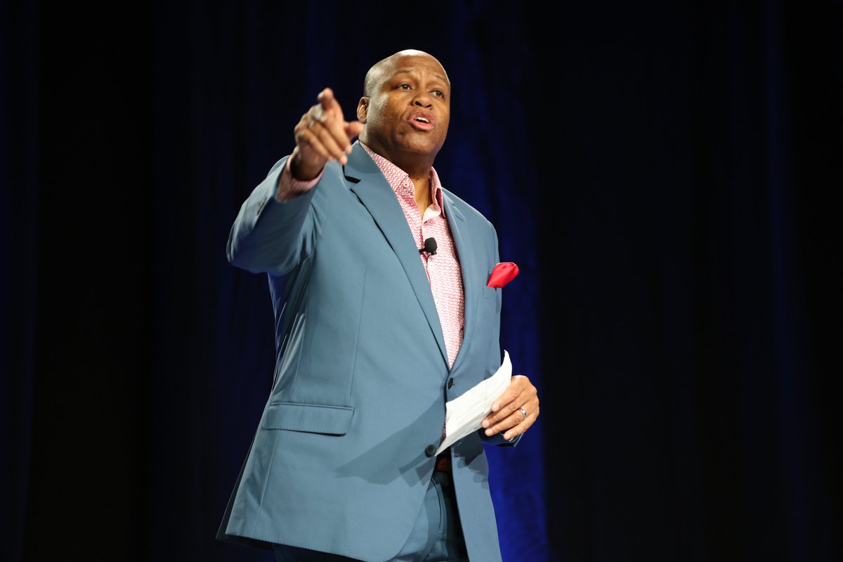 NABC1927's tweet image. NABC Executive Director Craig Robinson has been named the &quot;Male Ally of the Year&quot; by Girls Inc. of Chicago - an organization that seeks boundless opportunities for prosperity and safety for all girls.

Robinson will be honored tonight in Chicago at the Girls Inc. awards gala.