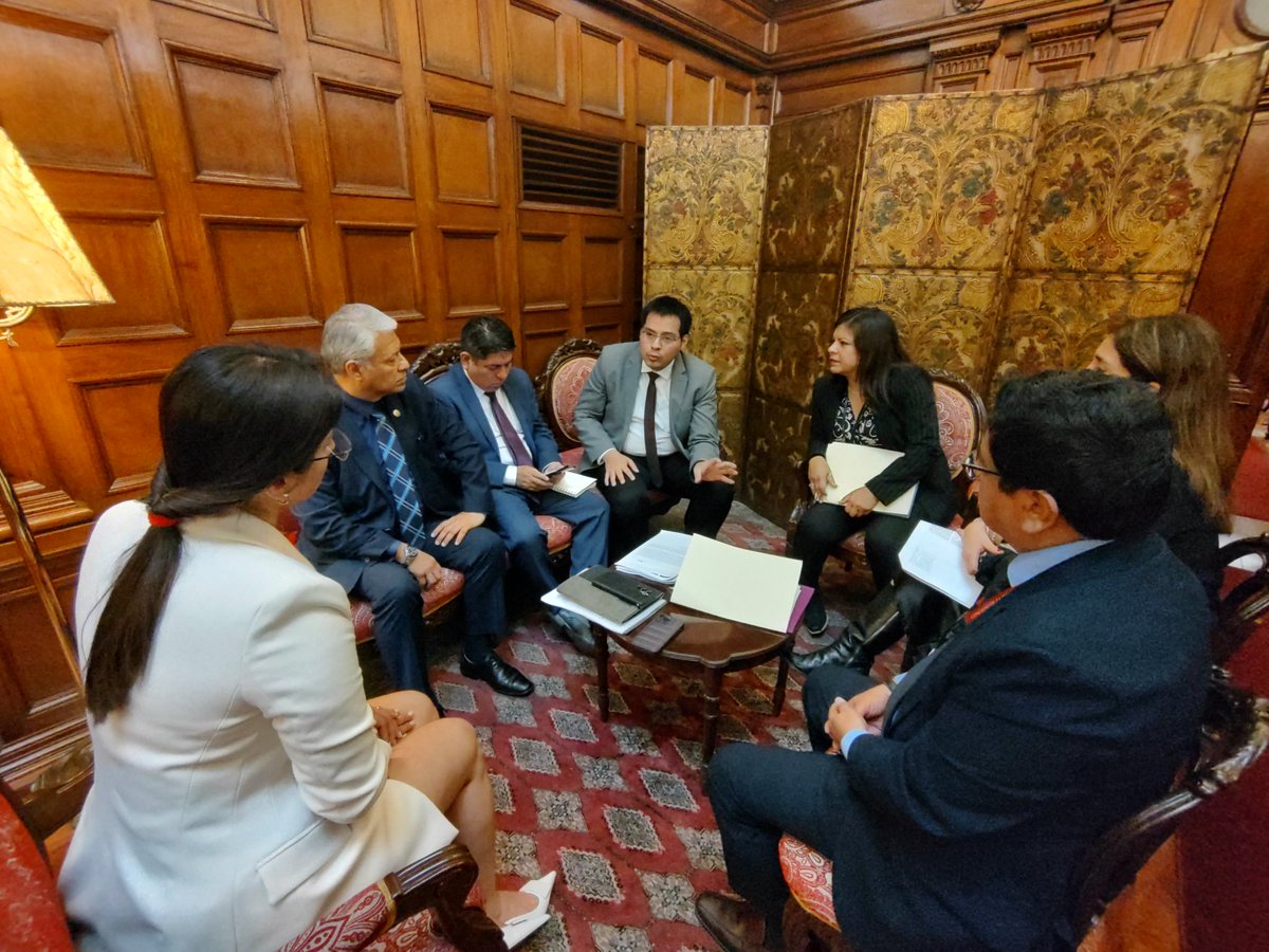 Comisión de Descentralización tweet media