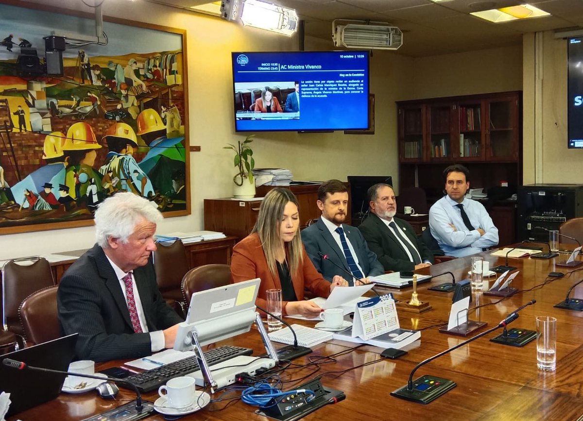 vladomirosevic's tweet photo. En la @camara acabamos de aprobar la Acusación Constitucional contra la Ministra Vivanco en la comisión revisora de su caso. https://t.co/oUbuJIHpxs