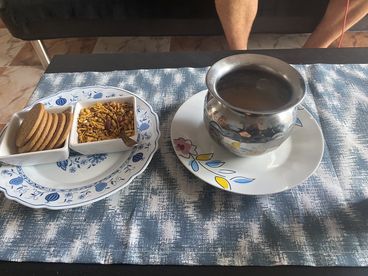Such a lovely surprise from our Indian neighbours in Spain. Masala Chai, biscuits and Bombay mix.