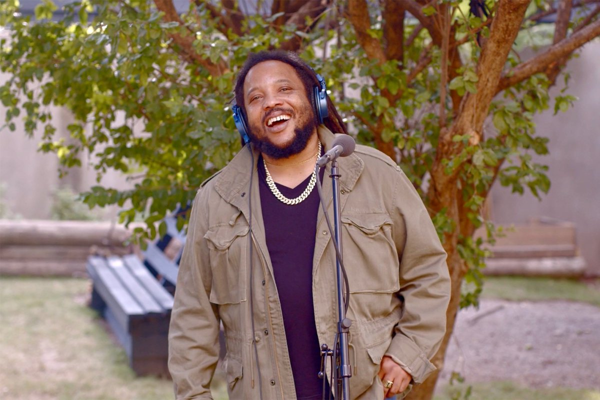 RollingStone's tweet photo. Watch Stephen Marley, Gilberto Gil and others re-record Bob Marley's 1974 reggae anthem "No Woman, No Cry" in honor of the song's 50th anniversary.

🔗 https://t.co/Z595TTC0lS https://t.co/G6STsUTr42