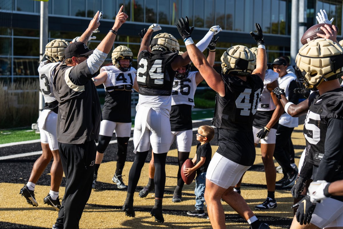 BoilerFootball's tweet image. We love to see our friends from @RileyChildrens! Thanks for coming out today, Asher.