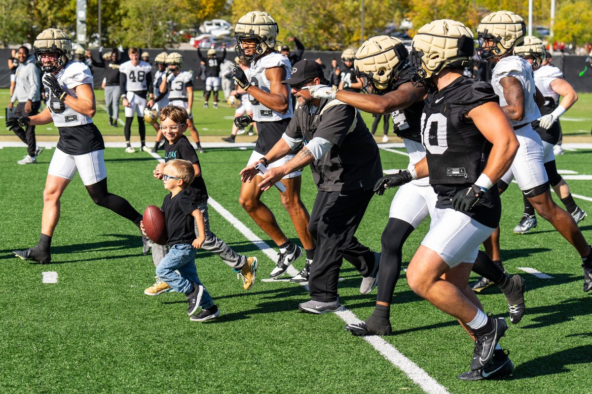 BoilerFootball's tweet image. We love to see our friends from @RileyChildrens! Thanks for coming out today, Asher.