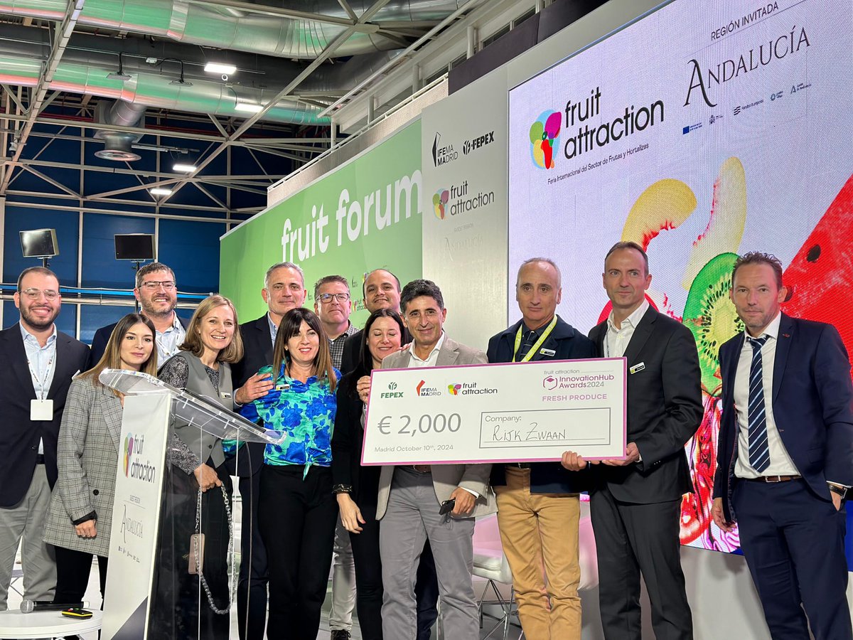 Rijk Zwaan ES (@rijkzwaanes) on Twitter photo La SANDÍA ORANGE SUNGLOW, GANADORA en los INNOVATON HUB AWARDS 2024 de <a href="/FruitAttraction/">Fruit Attraction</a> 🎉🍾🙏👏👏
Nuestra nueva variedad de sandía de carne naranja, sabor dulce, textura crujiente y jugosa ha recibido el PREMIO A LA INNOVACIÓN en la categoría Fresh Produce. ¡Gracias a todos! La SANDÍA ORANGE SUNGLOW, GANADORA en los INNOVATON HUB AWARDS 2024 de <a href="/FruitAttraction/">Fruit Attraction</a> 🎉🍾🙏👏👏
Nuestra nueva variedad de sandía de carne naranja, sabor dulce, textura crujiente y jugosa ha recibido el PREMIO A LA INNOVACIÓN en la categoría Fresh Produce. ¡Gracias a todos!