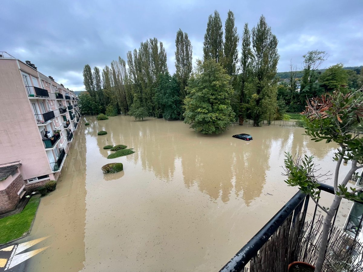 ClairePinto91's tweet image. 🌧️ Les conséquences du dérèglement climatique frappent une nouvelle fois et n’épargnent pas Palaiseau et les citoyens. 

J’apporte tout mon soutien aux familles qui se retrouvent impactées, ainsi qu’aux pompiers et agents municipaux mobilisés 🦺

 #Kirk #tempetekirk