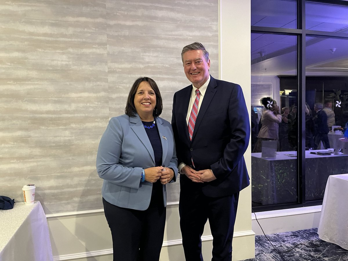 The people who make our communities feel like home — teachers, nurses, first responders, veterans, seniors, servers — should be able to afford homes in our communities. 

Great to join <a href="/MassNAHRO/">Massachusetts NAHRO</a>’s first-ever awards gala. Congrats to <a href="/SenRodrigues/">Michael J. Rodrigues</a>, Rep. Rogers, <a href="/WHAuthority/">The Worcester Housing Authority</a>, the