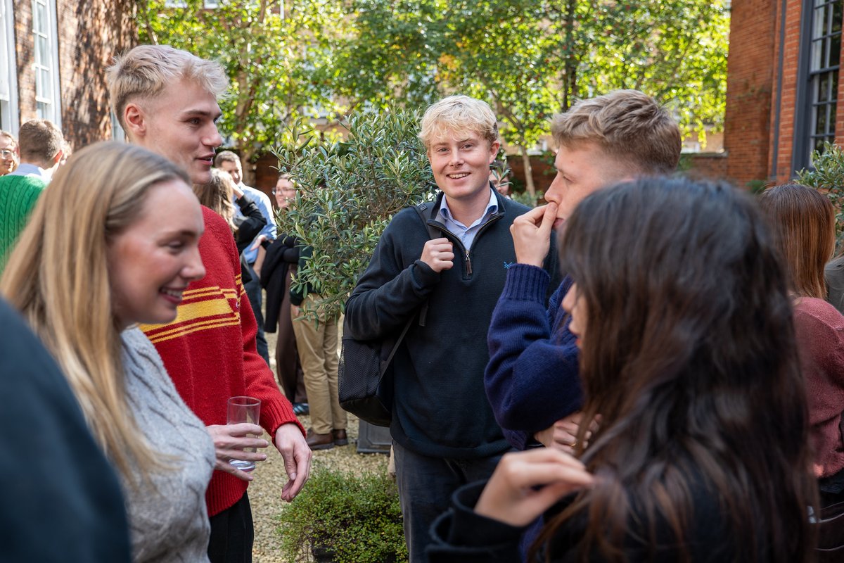 Applications for the Policy Fast Stream Scheme are now open! ✅

Don’t miss your chance to jump-start your career with this incredible opportunity. 🚀

Applications close at midday on 7th November—apply now! 👇

bit.ly/3Bya8LN

#FastStream #CivilServiceFastStream