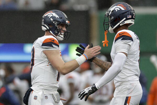DAWGS: The #Broncos cornerbacks have been LOCKDOWN THIS SEASON 🔒
 
Lowest passer rating allowed when targeted, per NGS:

1) Pat Surtain II - 48.3
⬇️
⬇️
⬇️
⬇️
6) Riley Moss - 69.6

* minimum 145 coverage snaps

(h/t <a href="/Tyler_Gorse_/">Tyler Gorse</a>)