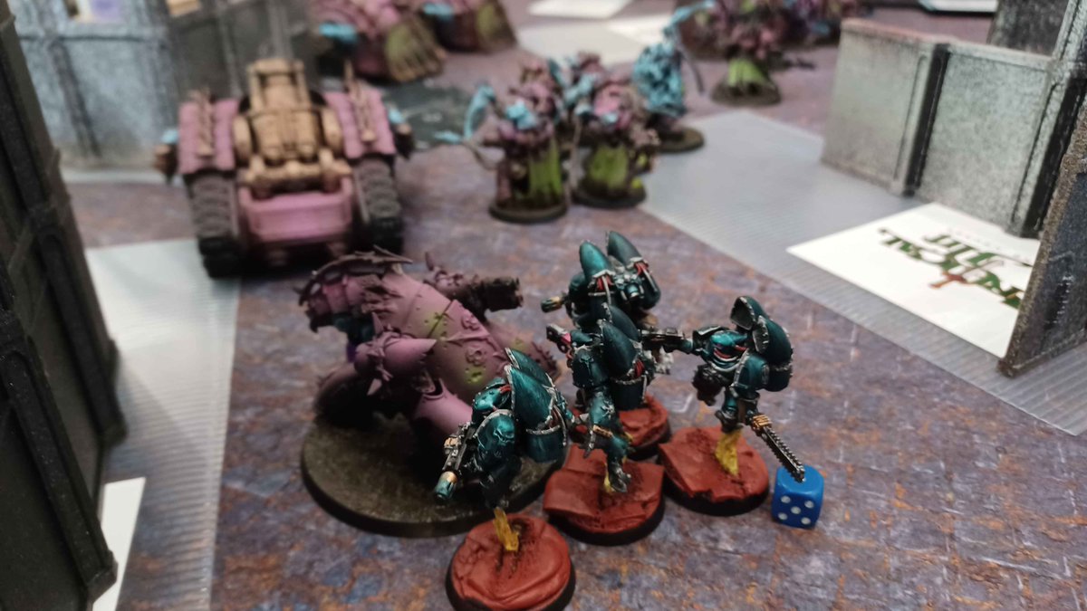 Ovla11's tweet photo. My first opponent was death guard. My tactic worked and he was more or less trapped in his deployment zone and I was able to score a ton of primaries. #40K https://t.co/dqpUq8NQXc