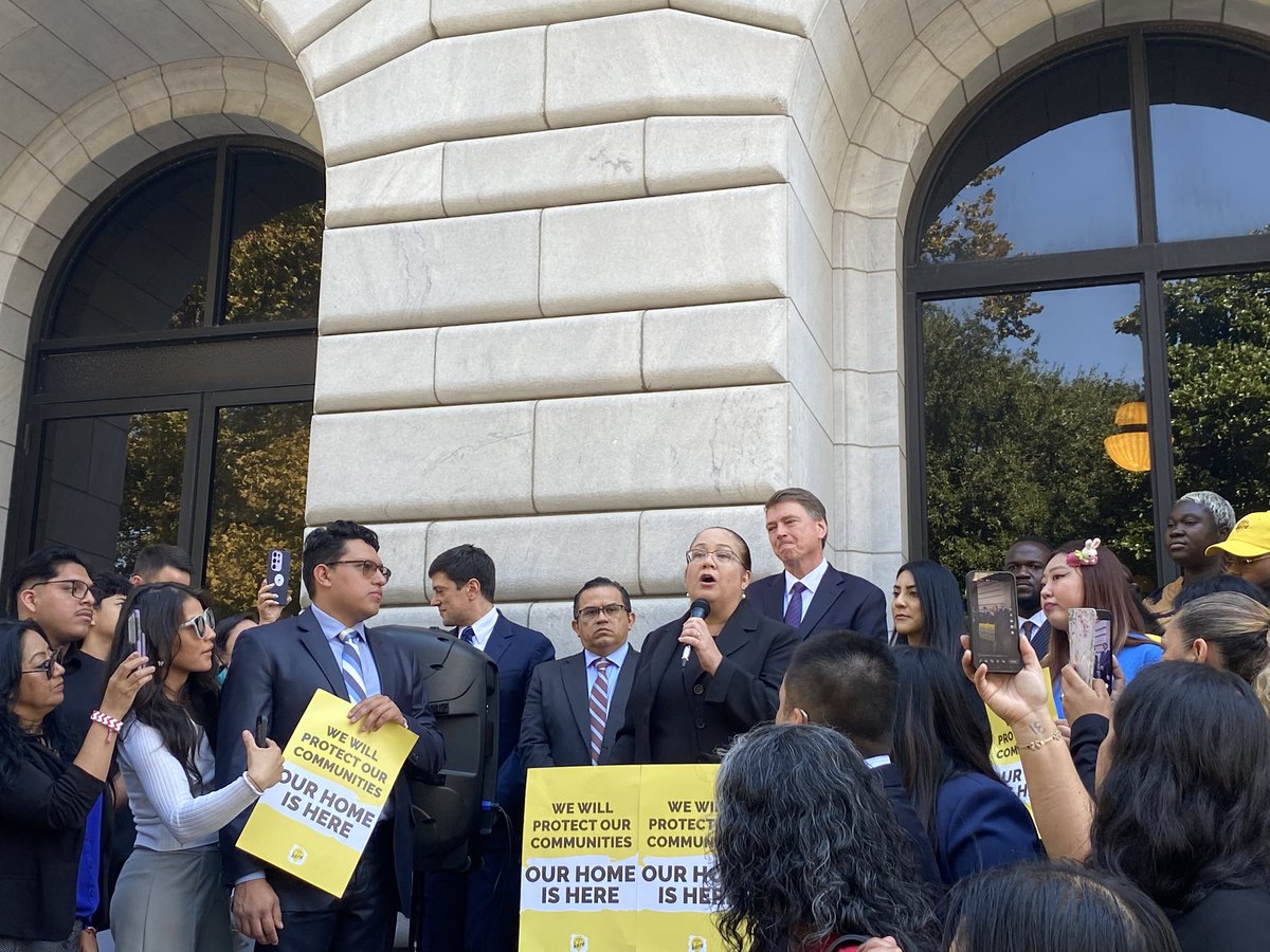 CHIRLA's tweet photo. “This case should not exist in the first place, because DACA is LEGAL and is fully embedded in America, as DACA recipients are themselves!” - Nina Perales from @MALDEF
#DefendDACA #CitizenshipNow #HomeIsHere https://t.co/iZcOizksHM