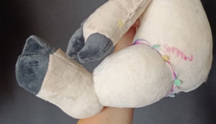 Lem00r's tweet photo. HOOVES?? https://t.co/UZUEAF9hyP