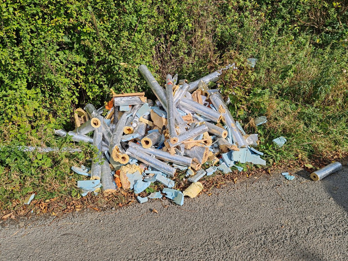 DeclanOShea1's tweet photo. Dumpers back again. Plumber :Handy man I'll take away your rubbish for you free too. https://t.co/GF9E0wK2Yo