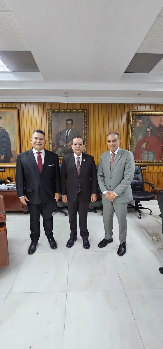 PacificoE's tweet photo. Extraordinaria conversación sostuve con el Rector de la universidad de Panamá y comprometernos con la educación de nuestro Pais
@AlvaroAlvaradoC @tvnnoticias @CancilleriaPma https://t.co/NpGYpiSJOu