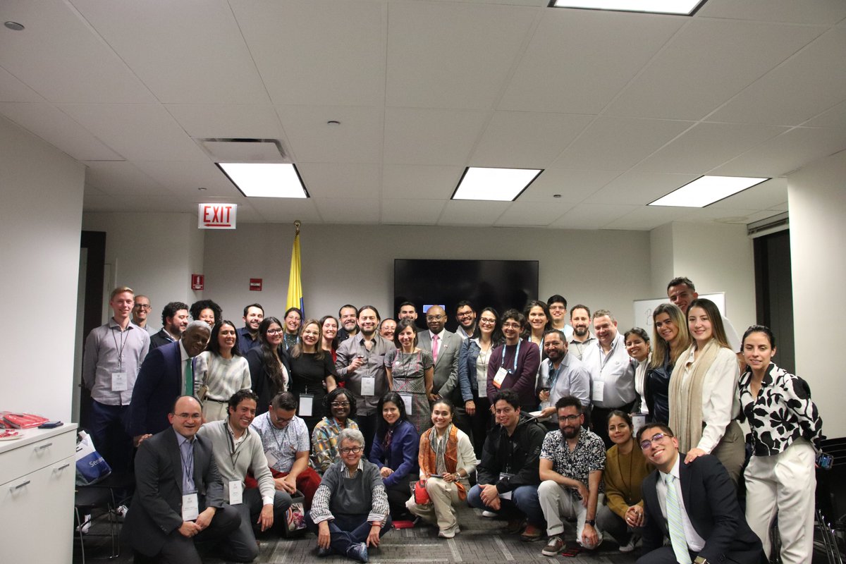 We hosted the "2nd Colombian Neurodiáspora Meeting at #SfN24." on Oct 7th, 2024‼️ Thanks to the support of the 🇨🇴Consul in Chicago, Mr. Diego Angulo Marínez and his team, we had a fantastic opportunity to celebrate our community's achievements,👇