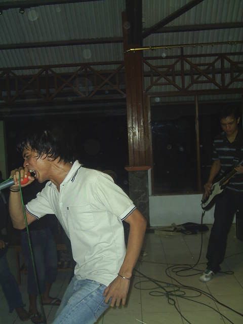 NMR012: 2122 - Be Proud Of Who You Are

Dapet kesempatan rilis lagi satu-satunya album dari 2122. Yang konon adalah salah satu dari dua band HC pertama di Manado. Sejarah buat scene MBHC. HARDCORE STILL LIVES….

open.spotify.com/album/08mleHME…