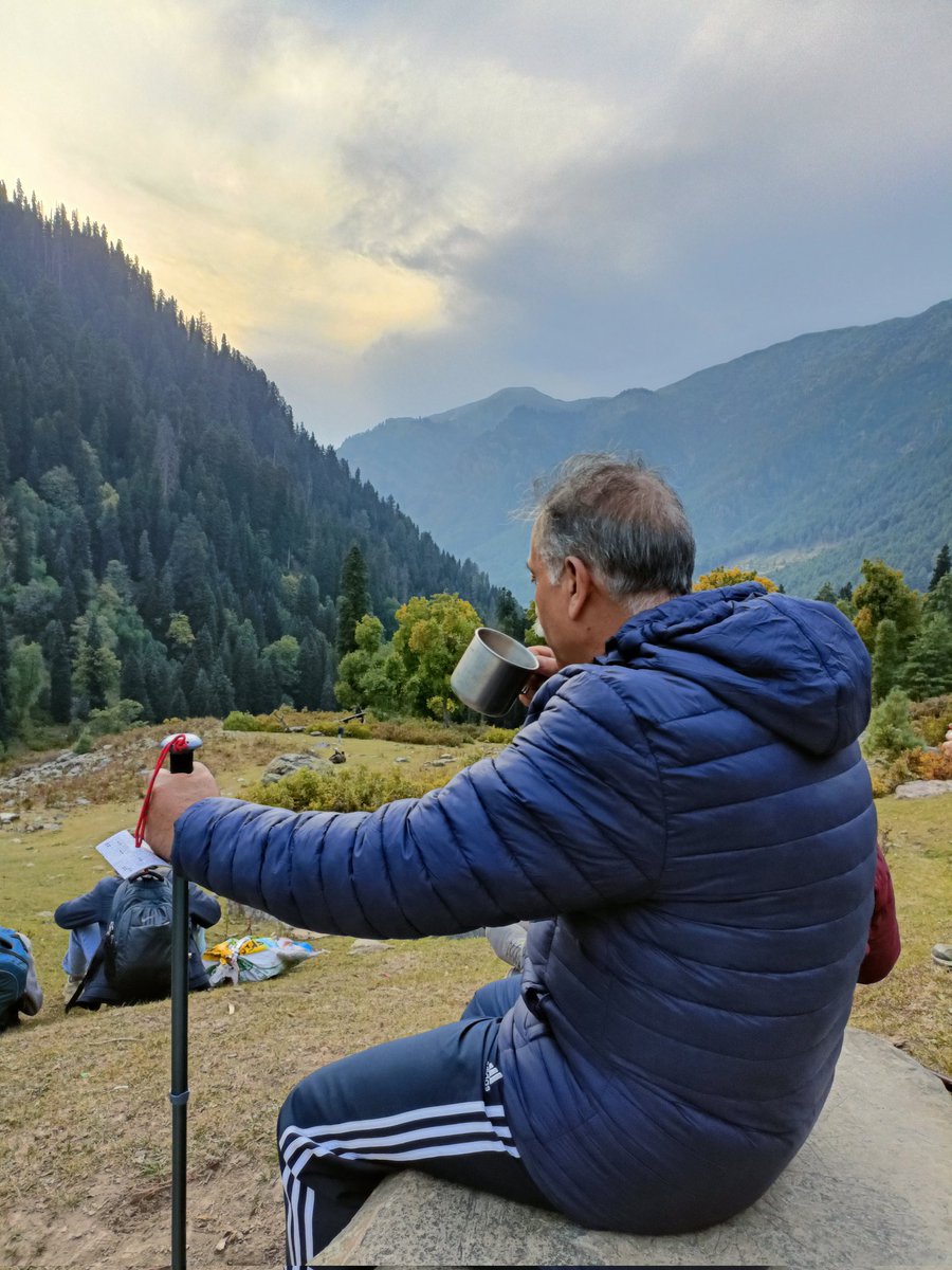 mirdani73's tweet photo. Unforgettable trek with DC Bandipora &amp; DEO Bandipora @HikingMizraab Inspiring conversations, breathtaking views &amp; exceptional leadership. #TrekkingWithLeaders #Bandipora #inspirational #mirdaniyal https://t.co/0BNOjsy4Rk
