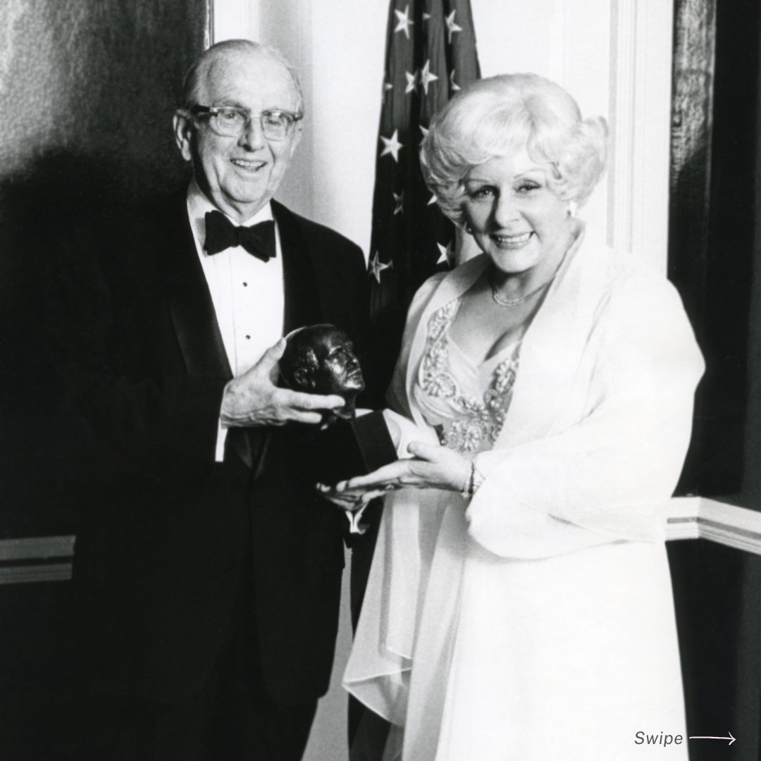's tweet image. After overcoming personal loss and adversity, Mary Kay Ash turned her dream into a global legacy. Her Horatio Alger Award honors not just her business savvy, but her belief that one woman can. 🩷​

#tbt #MaryKay