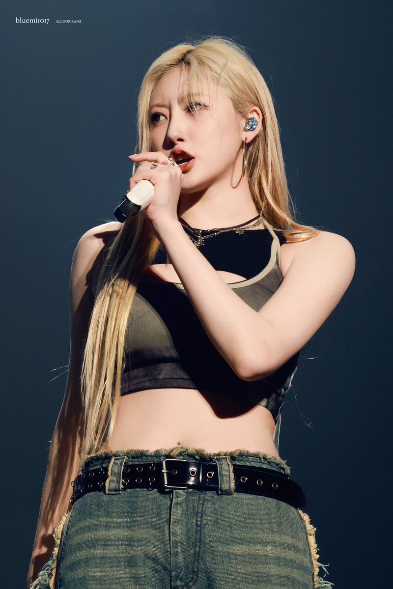 GLITZGazette01's tweet photo. Rami can sing, rap &amp; harmonise well. she can hit high notes and live vocals are same as studio version. 🩵

BAEMON CLICKCLAK PREVIEW
#BABYMONSTERPreviewTracks 
#BABYMONSTER #RAMI https://t.co/adtOycEuoI