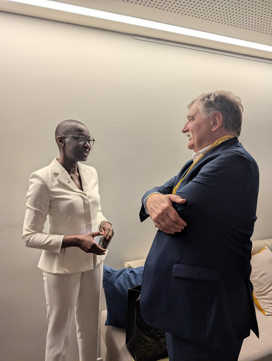Quelle fierté de signer cet accord avec la CDC Bénin aujourd'hui 🙌

Notre coopération s'est déjà concrétisée au travers de stratégie de fonds de fonds et le financement de projets, mais cet accord marque une nouvelle étape dans la relation fructueuse entre la France et le Bénin.