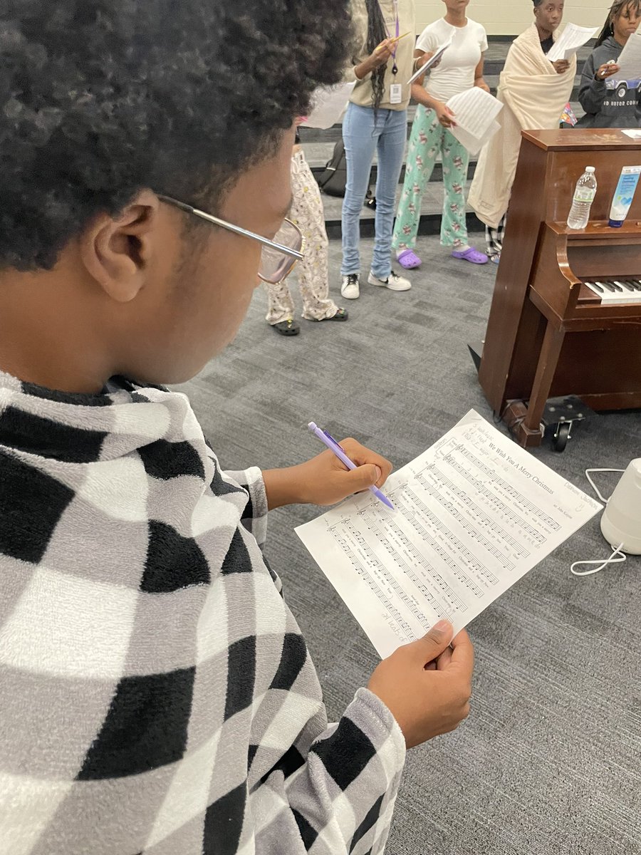 rvhs's tweet photo. πΆ Had an inspiring classroom observation in our Chorus 1 class!Students were fully engaged in reading music and warming up their vocals. Love seeing their enthusiasm and growth in the arts! π΅ #RidgeViewBlazers #ChorusClass #MusicEducation https://t.co/zuMJ1Rxu4S