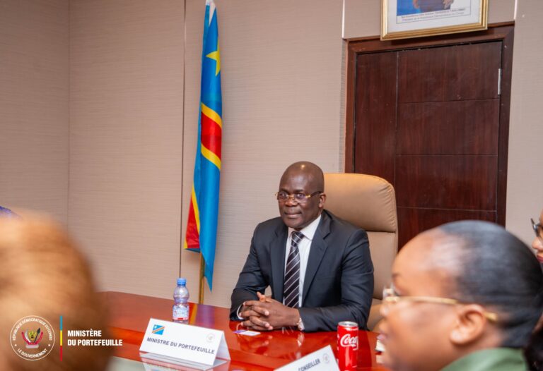 mbute_albert's tweet photo. 🚨#RDC_Ministère_du_Portefeuille.
Mercredi, 09 Octobre 2024, Son excellence Jean-Lucien Bussa , @JLBussa a échangé avec le Réseau des Femmes Mandataires publiques #RFMP autour de l'évaluation de différentes réformes déjà opérées en harmonie avec la vision du Chef de l'État. https://t.co/cbMHvLiIn2