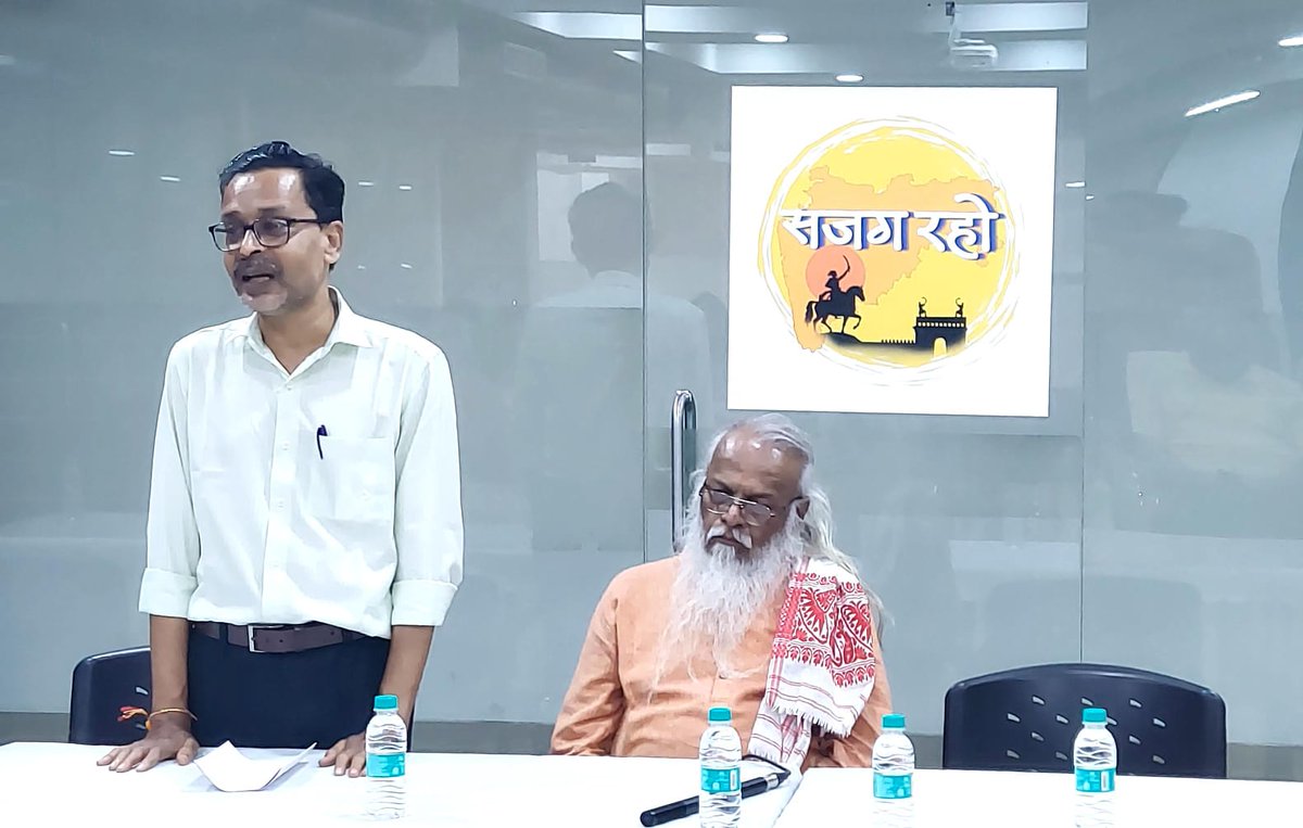 sajagraho's tweet photo. आज पार्ले येथे सजग रहो अभियानाविषयी मा. पद्मश्री गिरीषजी प्रभुणे यांनी शहरातील सामाजिक कामात सक्रिय असणाऱ्या नागरिकांशी संवाद साधला. 

#सजग_रहो #education #equality #bahujan #democracy #एक_महाराष्ट्र #श्रेष्ठ_महाराष्ट्र #विकसित_महाराष्ट्र #विधानसभा #election2024 #maha_politics https://t.co/cUY8Fq2UZf