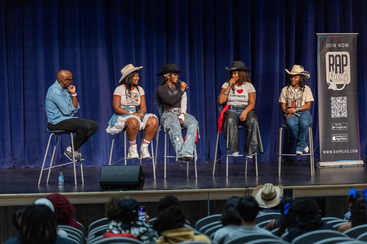 CobbSchools's tweet photo. .@Chssparta’s new music program is live! With $50K in support from @GiveANote, students are creating, recording, &amp; producing their own tracks. 🎶

Shoutout to @TheBoykinz &amp; Craig A. King! https://t.co/79lu9ubNbb https://t.co/nq5xSs0NIM