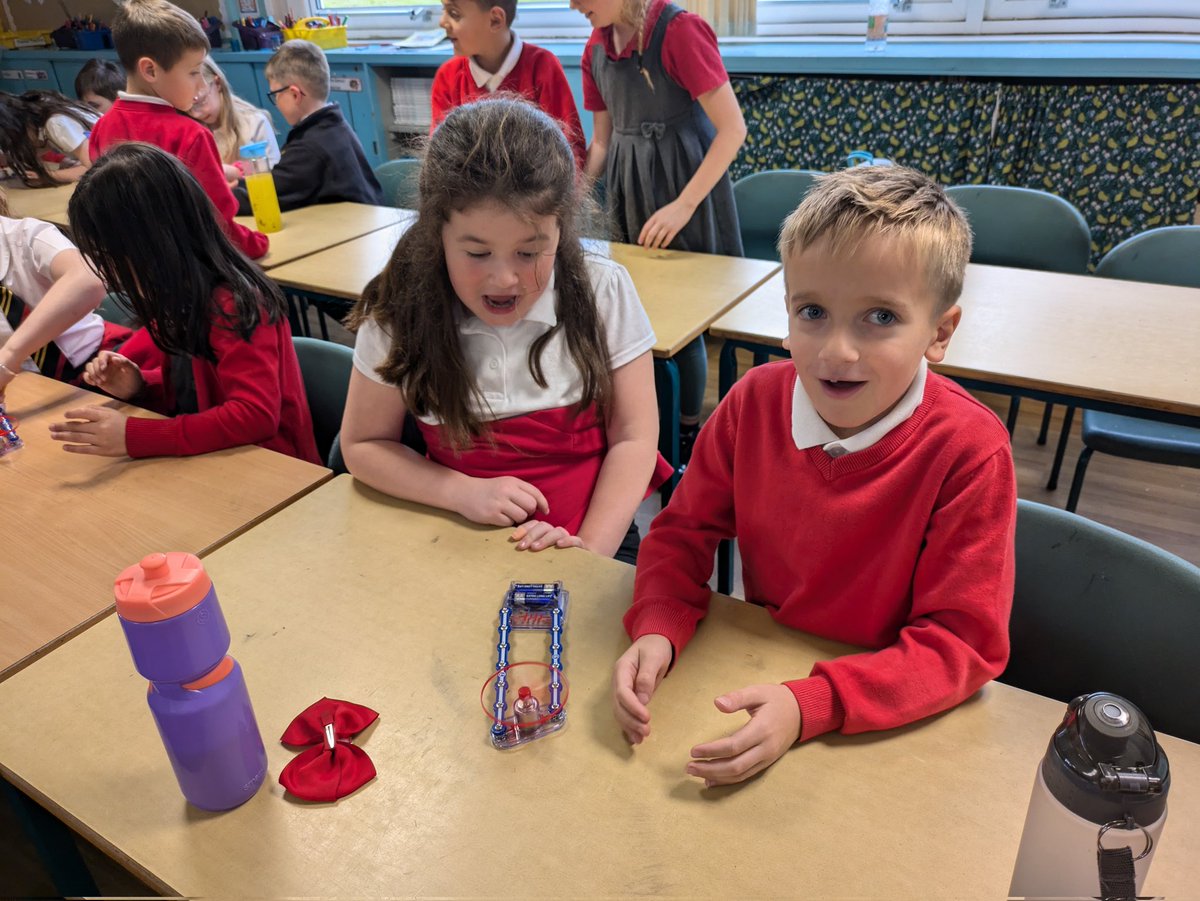 BPS_MrsWhite's tweet photo. P4/3 enjoyed exploring how to build electrical circuits this week! https://t.co/6HY8jibwQr