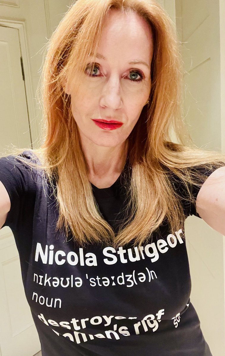 jk_rowling's tweet image. I’m abroad and have literally no red clothes with me, so it’ll have to be a throwback with red lipstick! #Women’sDayOfVisibility #10.10 #XX