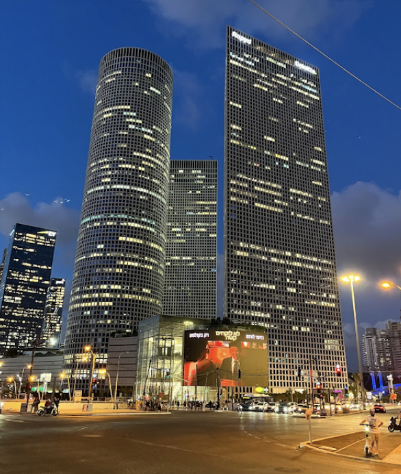 TracTerrorism's tweet photo. Israeli Security Operation Results in the Arrest of Five #IslamicState (IS) Supporters Accused of Preparing an Armed Assault and Bombing at theat the Tel Aviv's #Azrieli Mall, #Tayibe, #Israel
https://t.co/073Asn6Mg3 https://t.co/4shNhjoOJS