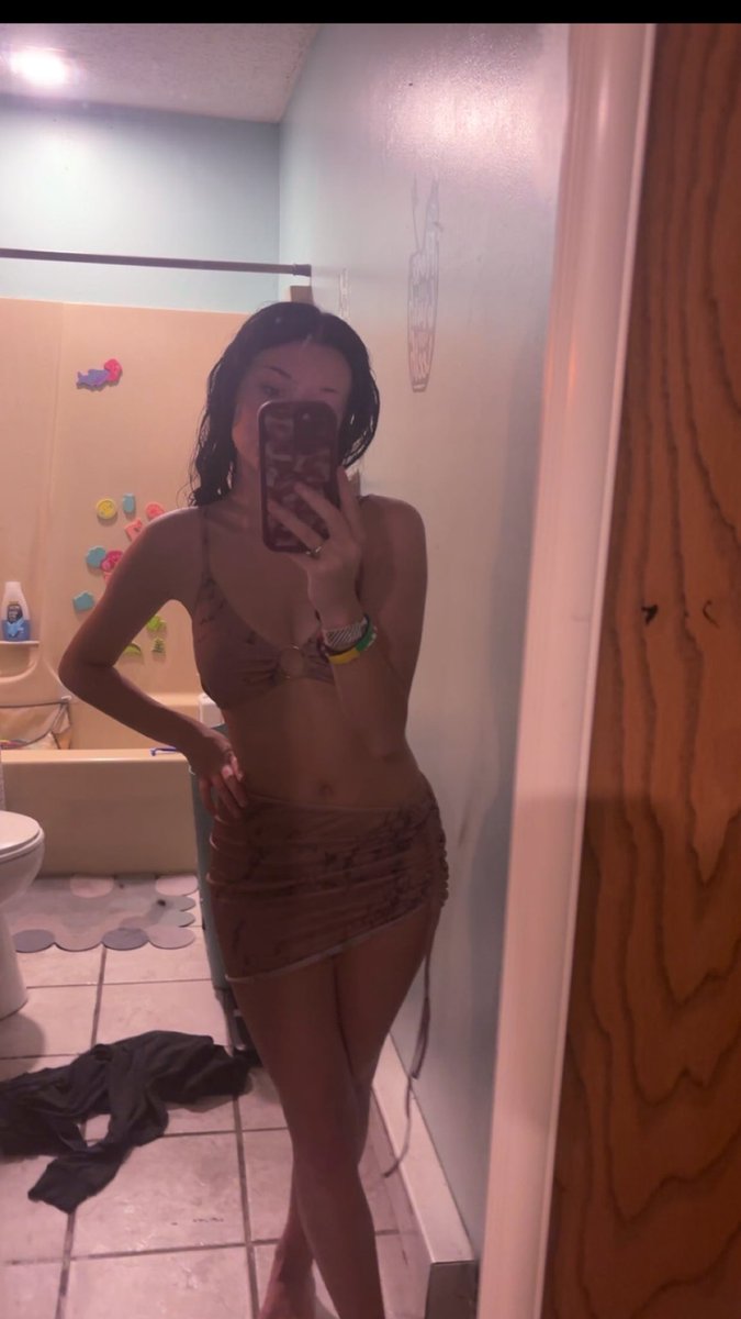 LivRose_'s tweet photo. check out my exclusive content babies❤️💋 https://t.co/yT4YyApzUr #OnlyFansPromo #OnlyFans #OnlyFansContent https://t.co/rfJxmes13E