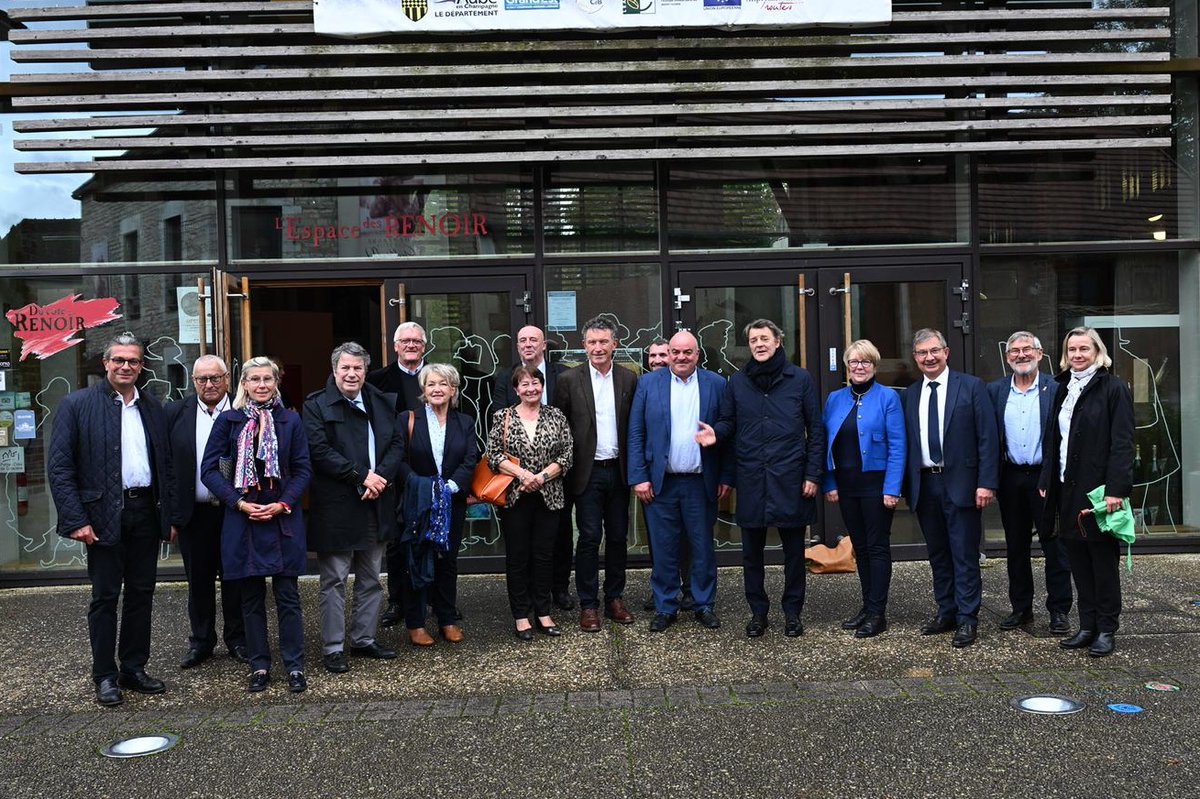 Franck_LEROY_'s tweet photo. Pacte pour les Ruralités, aides aux territoires, requalification de centre bourg, soutien aux entreprises… Autant de sujets abordés avec les élus aubois !

En #GrandEst, c'est ensemble que nous construisons demain. https://t.co/A9yQodEPHt