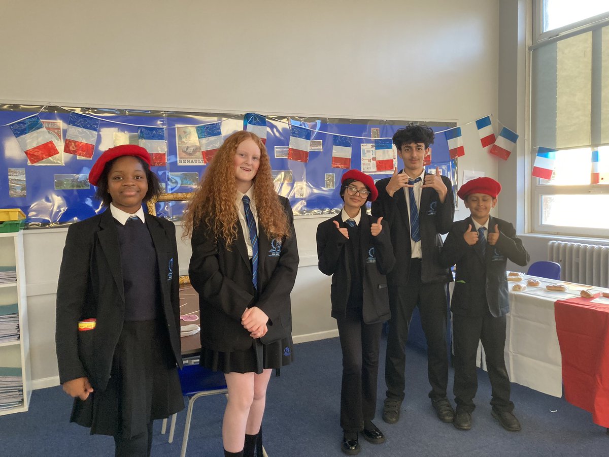 DerbyHSBuryMFL's tweet photo. Open evening. Time to show what we’ve got! #bonsoir https://t.co/ZRlNDuGiwr