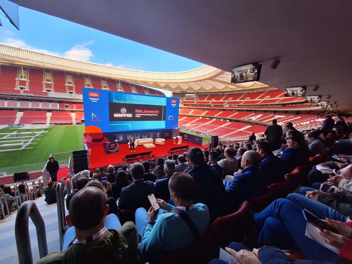 I won't lie, I felt like Taylor Swift for a moment lol
#RHsummit Madrid