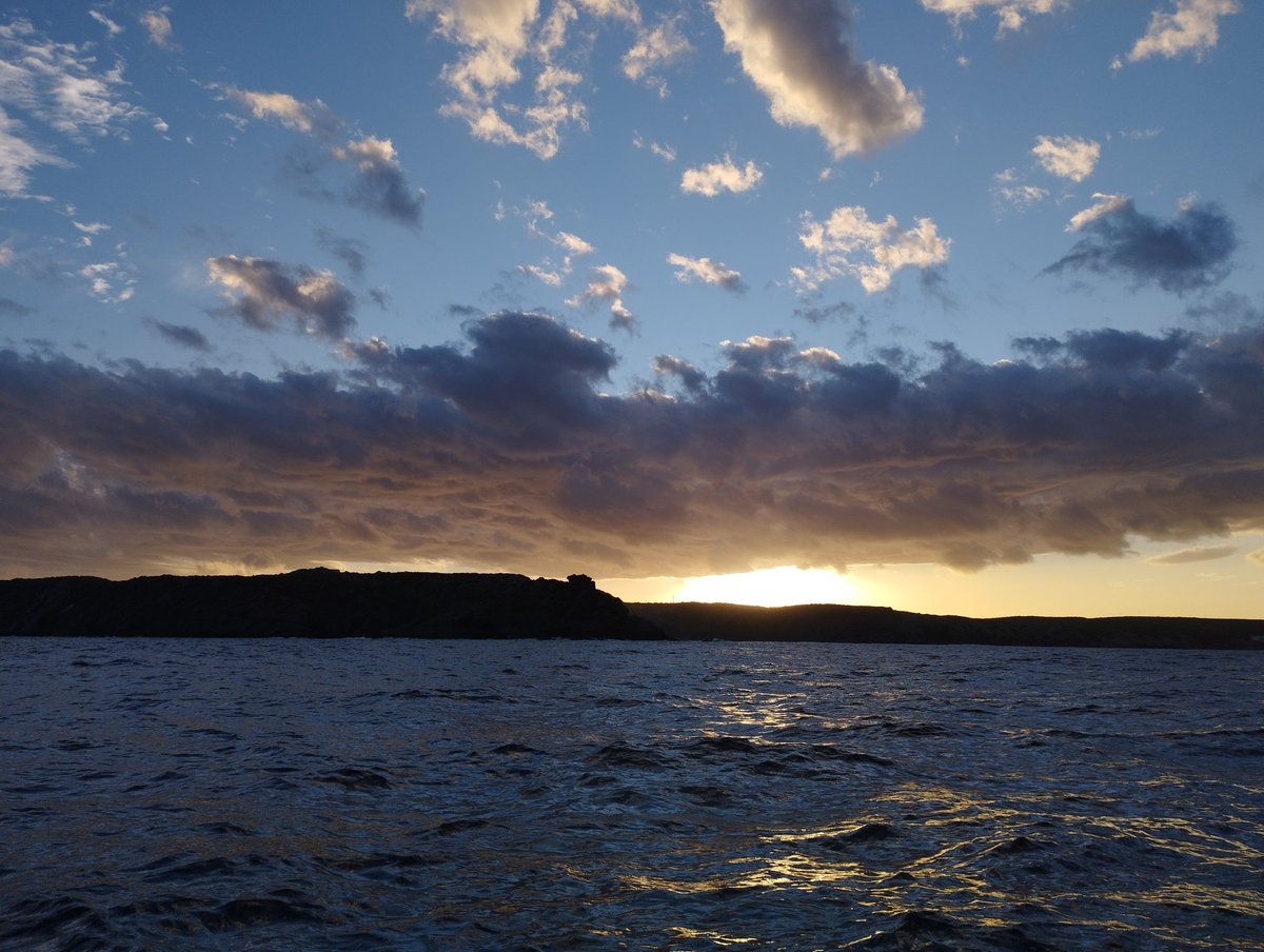 Posta de sol a #Menorca 
<a href="/mvvictori/">Mario Victori</a> <a href="/BVG_soleado/">Bárbara</a> <a href="/FullanaMario/">Mario Fullana</a> @rbmeteonews <a href="/MiquelSalamanca/">Miquel Salamanca</a> <a href="/AEMET_Baleares/">AEMET_Baleares</a> @balearicsmeteo <a href="/DaniCapo_Meteo/">Dani Capó</a>