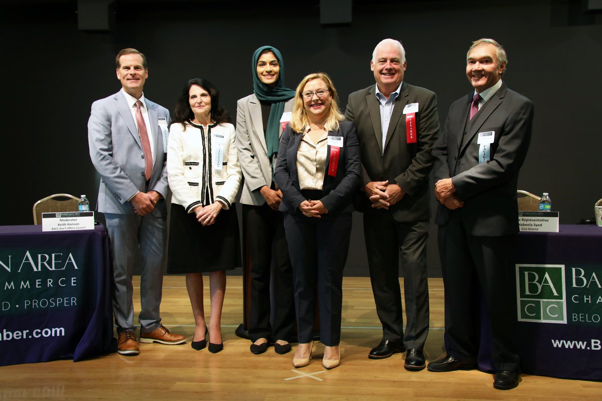 This morning Dr. Winkelman helped moderate the annual Barrington Area Legislative Breakfast, where he had the chance to ask local legislators questions about the future of education in IL. #ThePlaceToB