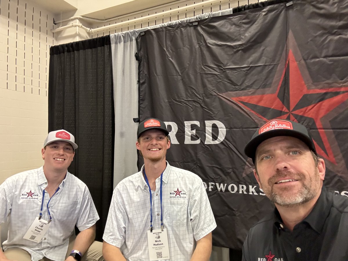 RedOakATX's tweet photo. Catch the Red Oak team at the @AustinAptAssoc Trade Show this evening at the @PalmerCenter!

We get to network with other businesses in the industry and showcase our roofing services.

Learn more about Red Oak: https://t.co/PCf96IhPUx

#CommercialRoofing #AAATradeShow https://t.co/bUFVJnXNAH