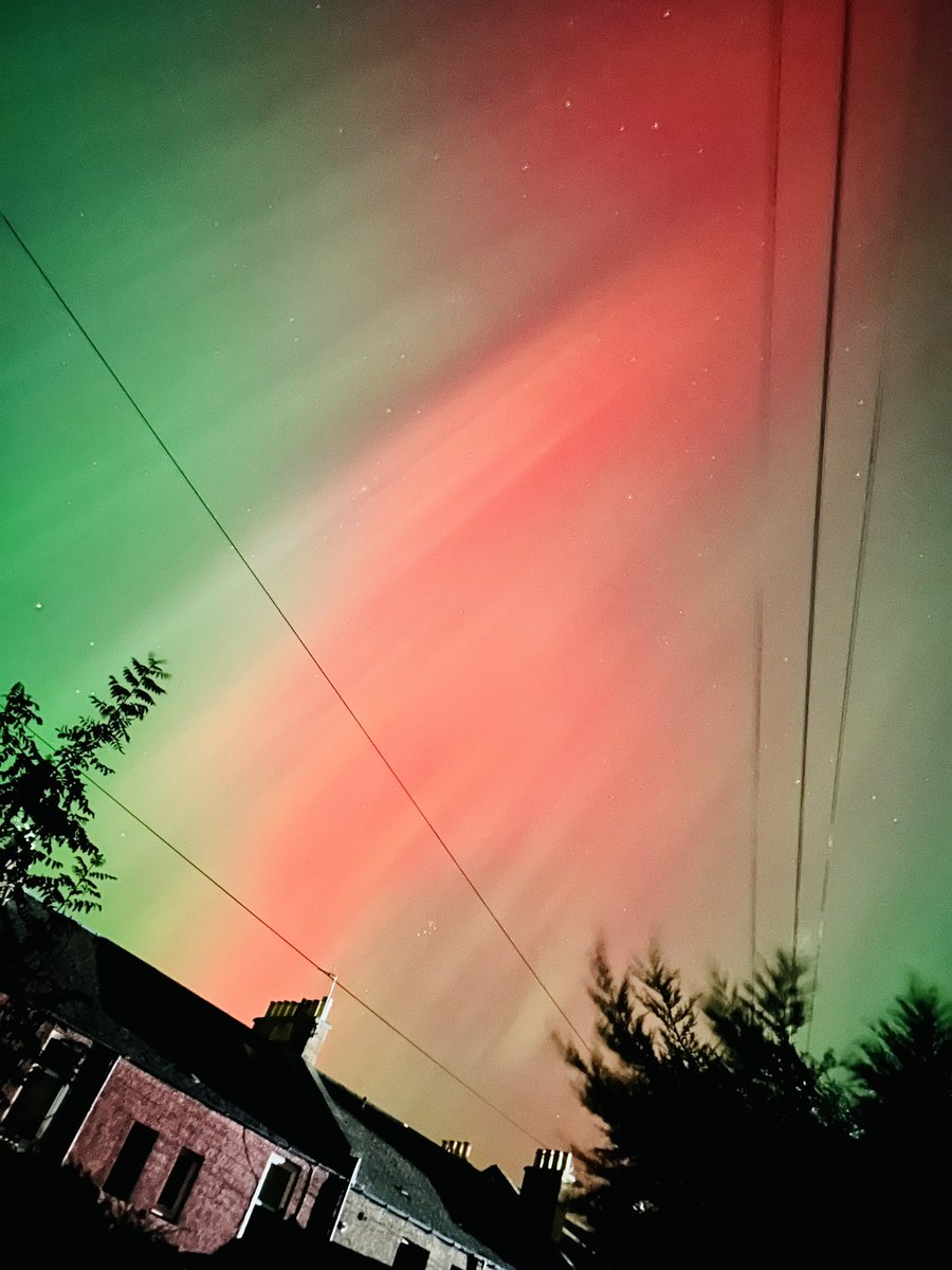 Stunning aurora over my house tonight east lothian scotland 🏴󠁧󠁢󠁳󠁣󠁴󠁿<a href="/aurorawatchuk/">AuroraWatch UK</a>