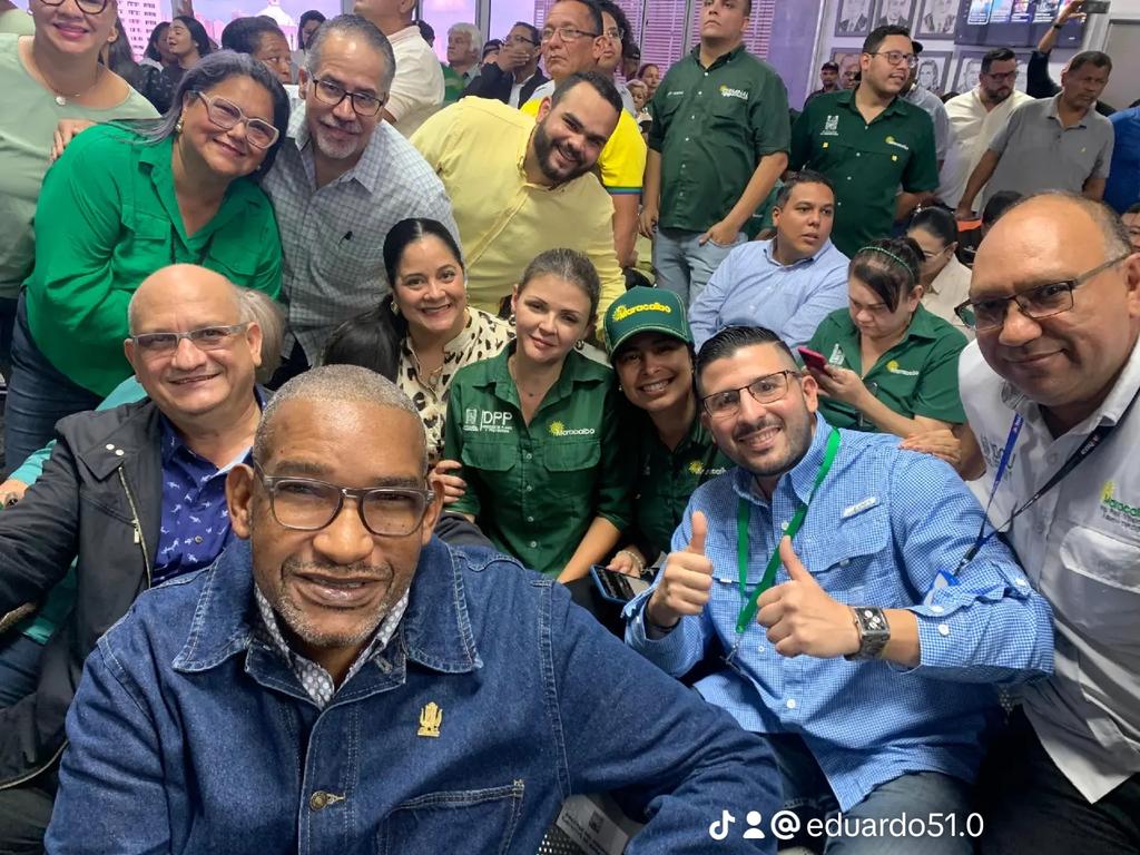 LabradorEduardo's tweet image. Hoy Zulia Humana estuvo presente en la sesion de la Cámara Municipal del municipio Maracaibo, donde se   aprobó por la mayoría de los  concejales la designación como Alcalde encargado Adrián Romero. En estos tiempos desafiantes, quiero expresar mi firme apoyo y confianza.