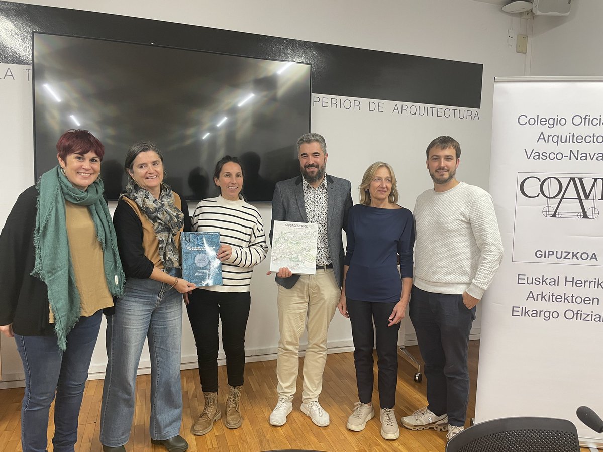 Arkitekturaren astearen 
barrruan, gaur  ‘Hiriko ibaien paisaia’ solasaldia izan dugu. Victoria Azpiroz (Eusko Jaurlaritza), Lara del Valle (EHU UNESCO katedra) eta Jesús Arcos (aldayjover) arkitektoen hitzaldien ondoren, Iñigo Peñalba arkitektoak moderatutako solasaldia izan da