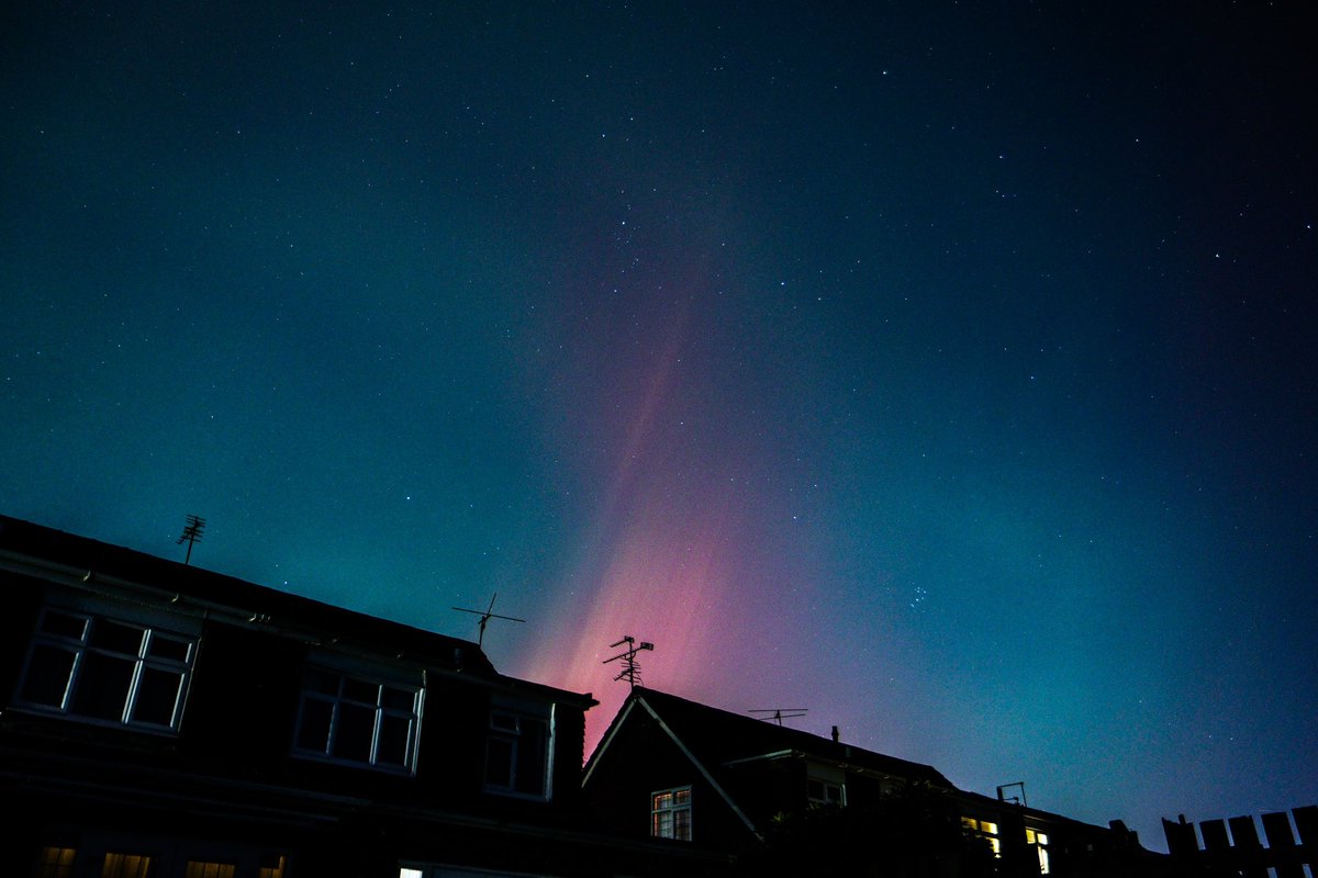 Awesome to see the Aurora Borealis make an appearance over Penketh again! 🤯

#penketh #Northernlights #auroraborealis #Canon90D <a href="/warringtonnews/">Warrington Guardian</a> <a href="/VirtualAstro/">VirtualAstro</a>