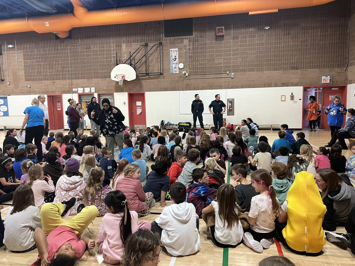 Dickinsfield (@dickinsfield) on Twitter photo Our ECDP-Grade 3 classes had the opportunity to learn from some of our very own <a href="/FM_EmergService/">RMWB Emergency Services</a>
personnel in a Fire Prevention Week assembly today! ππ§―π¨βπ Our ECDP-Grade 3 classes had the opportunity to learn from some of our very own <a href="/FM_EmergService/">RMWB Emergency Services</a>
personnel in a Fire Prevention Week assembly today! ππ§―π¨βπ