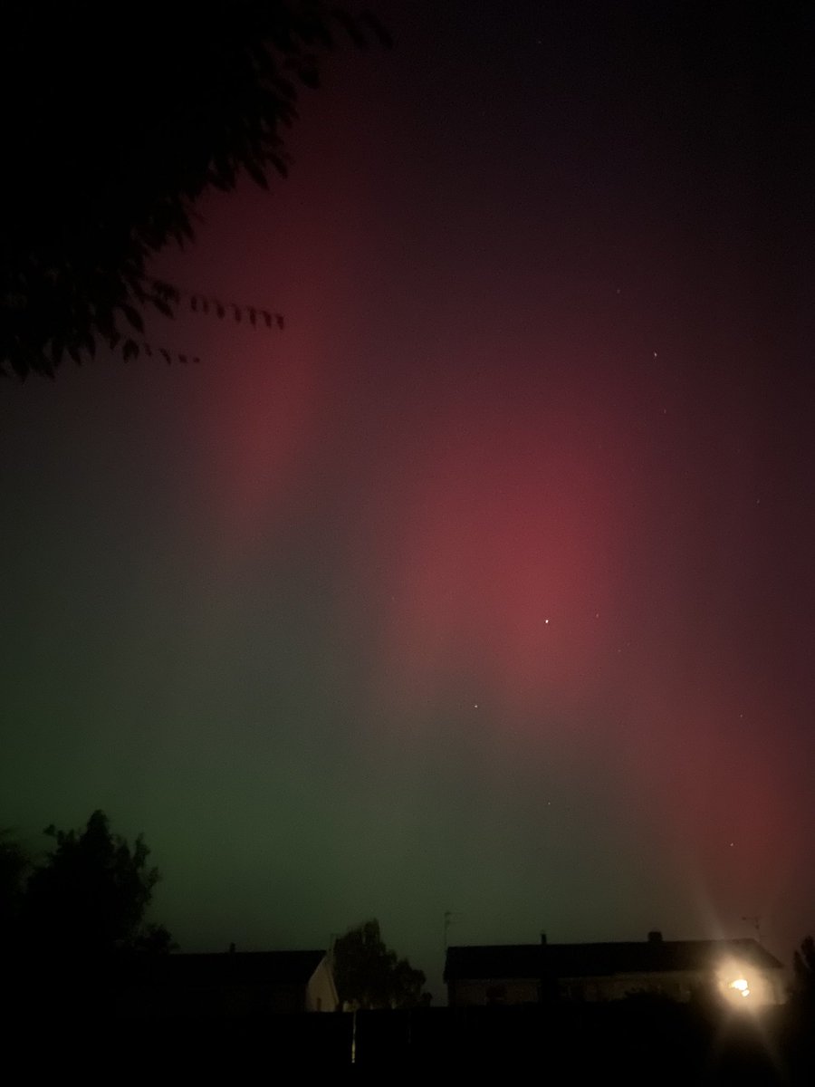 The northern lights over Hull this evening. <a href="/VirtualAstro/">VirtualAstro</a>