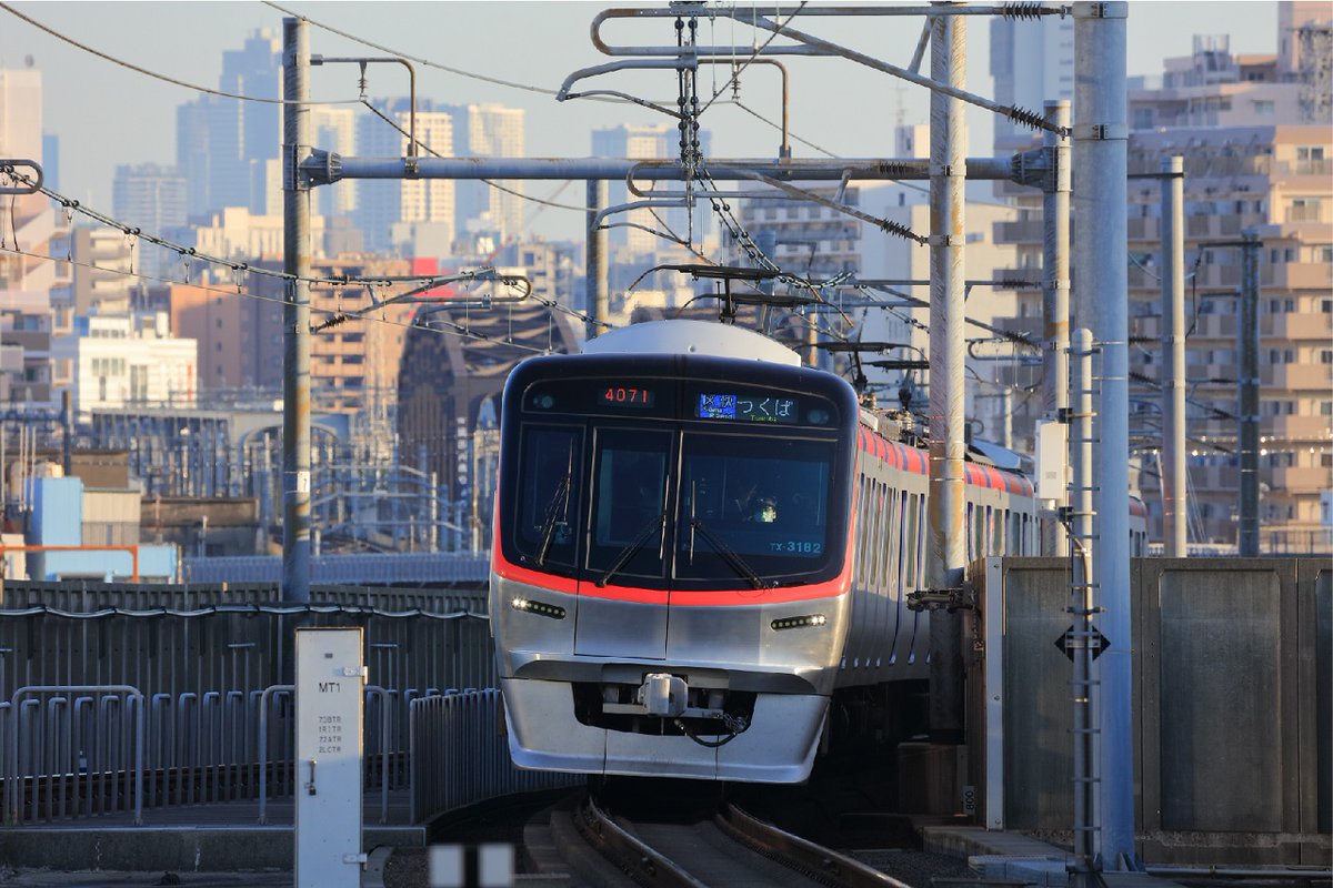 つくばエクスプレス（略称TX）は、2005年に開業し、来年2025年で20周年