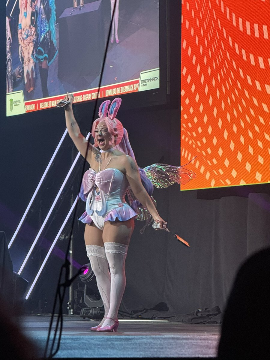 BattleAngelGif's tweet photo. @DreamHack https://t.co/81JQcuGWyq