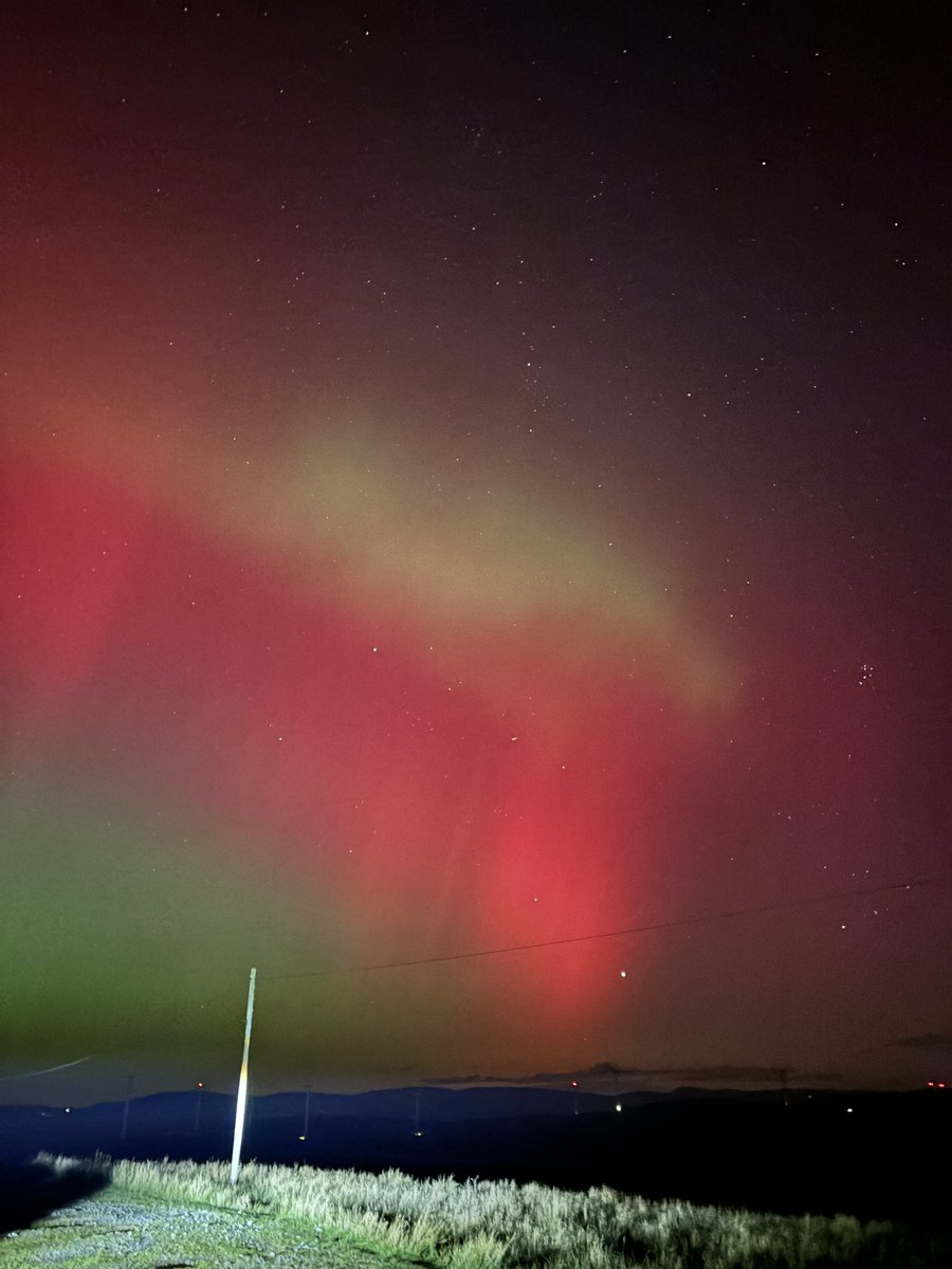 Sheldon_Owen's tweet photo. The most amazing site ✨
 #northernlights https://t.co/APB1mJdD01
