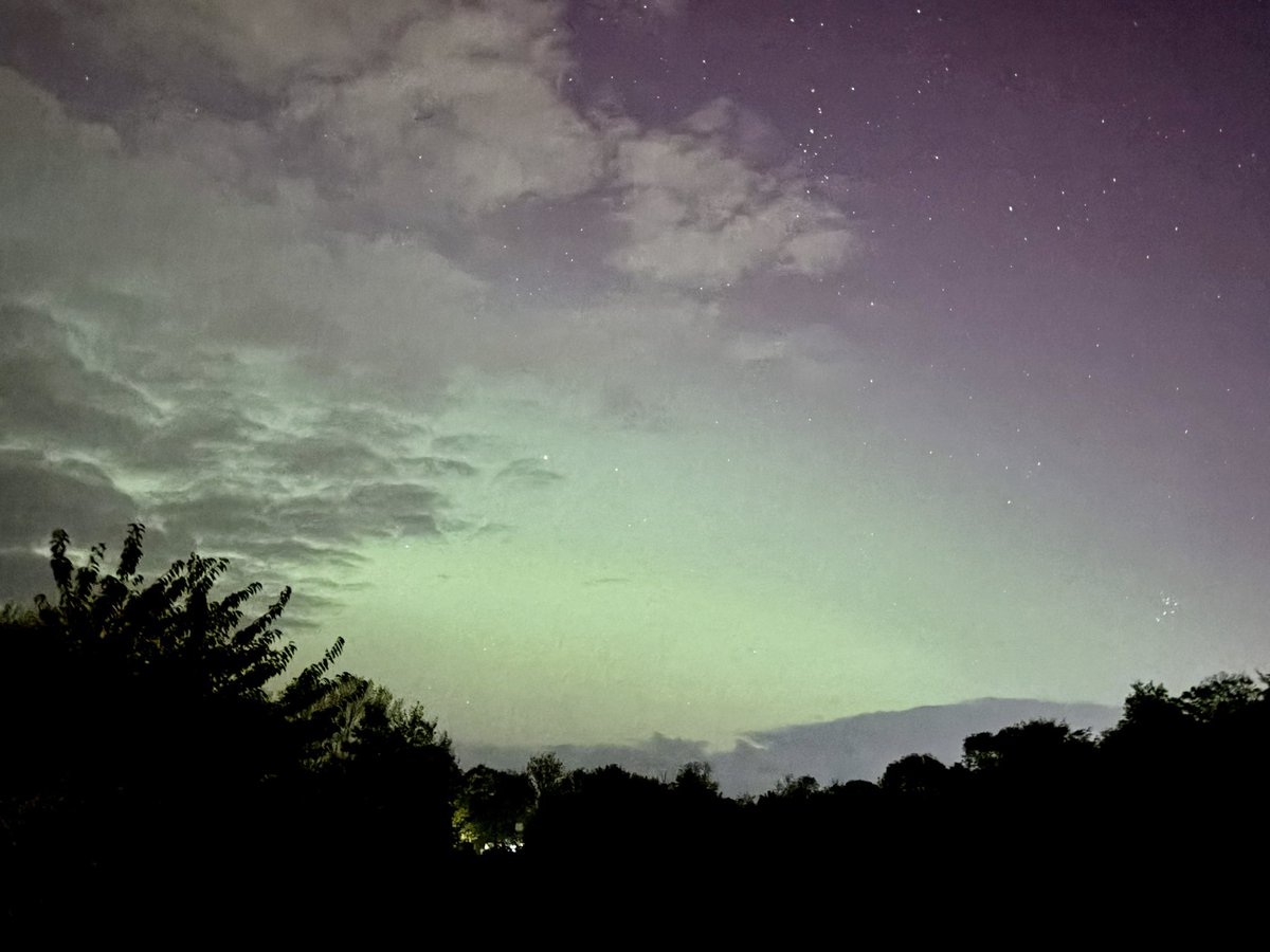 72Chip's tweet image. Another chance to see the #northernlights in the skies over our West Norfolk garden tonight. Never tire of seeing this. #aurora #Auroraborealis #KingsLynn