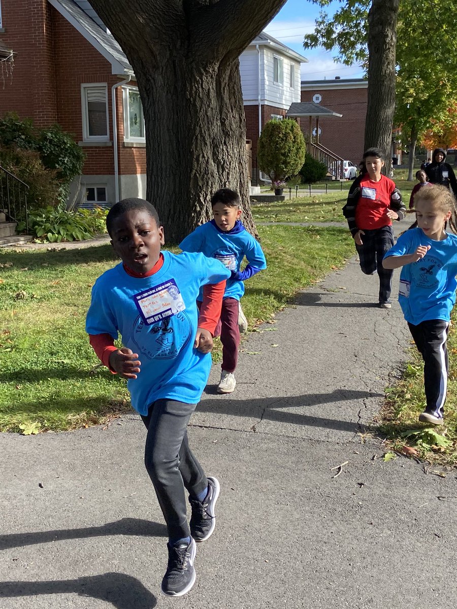 MsSTeacher1's tweet image. What an amazing time! Thank you @StElizabethOCSB for all your donations, walking/running/rolling and smiles today! We had a great Terry Fox event!